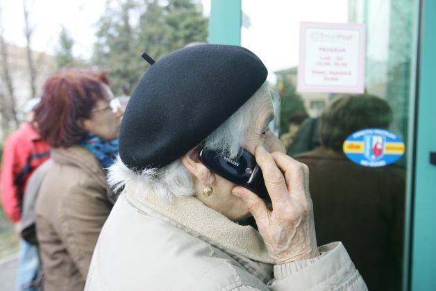Metoda ”accidentul” face ravagii printre pensionarii clujeni!!!! Au făcut 8.000 de euro în patru zile de la patru&nbsp;bătrâni