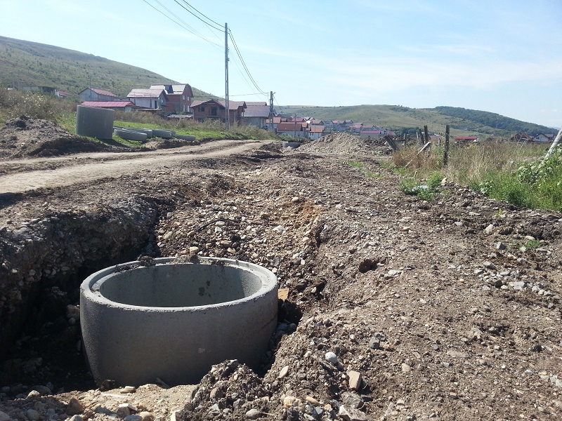 Dramă în Dezmir! Un bărbat a căzut într-un canal și și-a fracturat coloana&nbsp;vertebrală