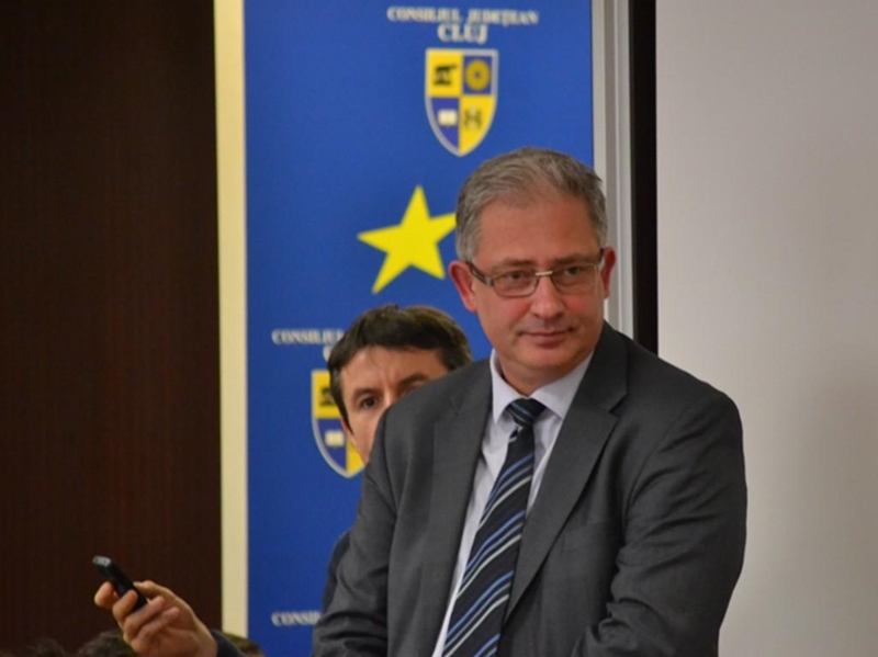 Directorul de la Aeroportul Cluj se ține cu dinții de scaun! Este și normal la ce salariu enorm are&nbsp;…