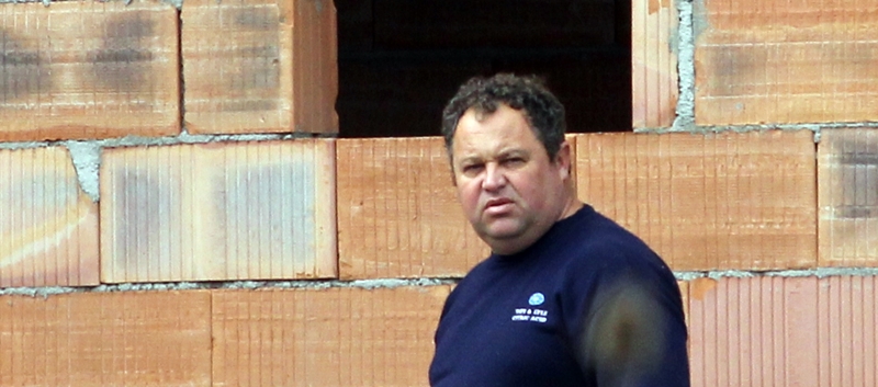 ANCHETĂ! Cum se legalizează o ILEGALITATE! Șeful de la Urbanism și-a terminat de construit casa iar acum vrea să devină și proprietarul din acte