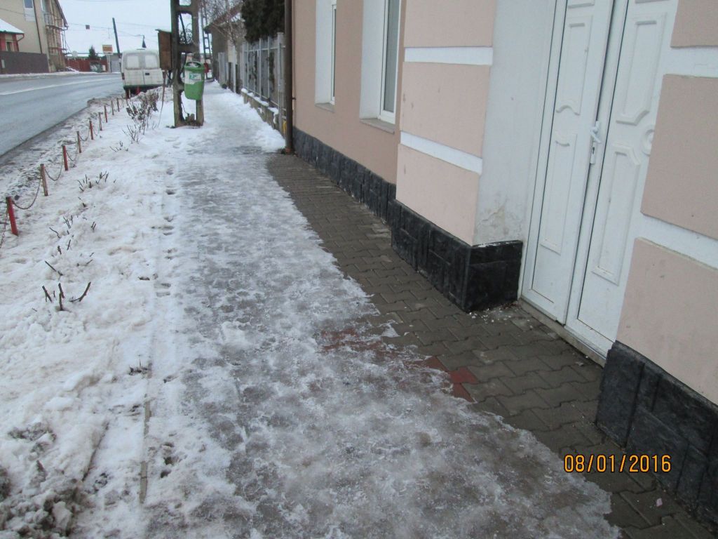 Cea mai tare fază din Apahida din 2016. Viceprimarul îi cere primarului să curețe trotuarul din fața Primăriei