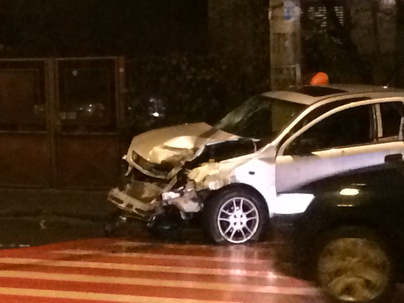 Accident grav în Someșeni. O Dacia 1310 a fost PROIECTATĂ într-o casă