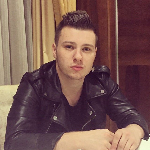 Ce nebunii se petrec pe contul de facebook al fiului unui MILIONAR din România despre care toți apahidenii au auzit