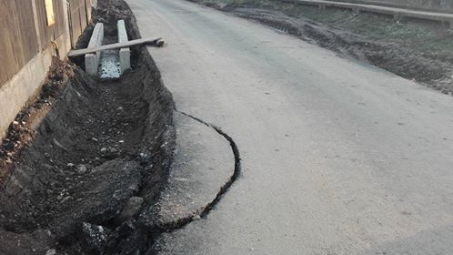 Lucrări de mântuială pe strada I.C. Brătianu din Apahida. Strada a costat peste două miloane de lei. Oare cât s-a furat?