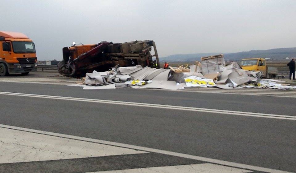 Camionul care s-a răsturnat pe podul de la Dezmir a avut&nbsp;viteză