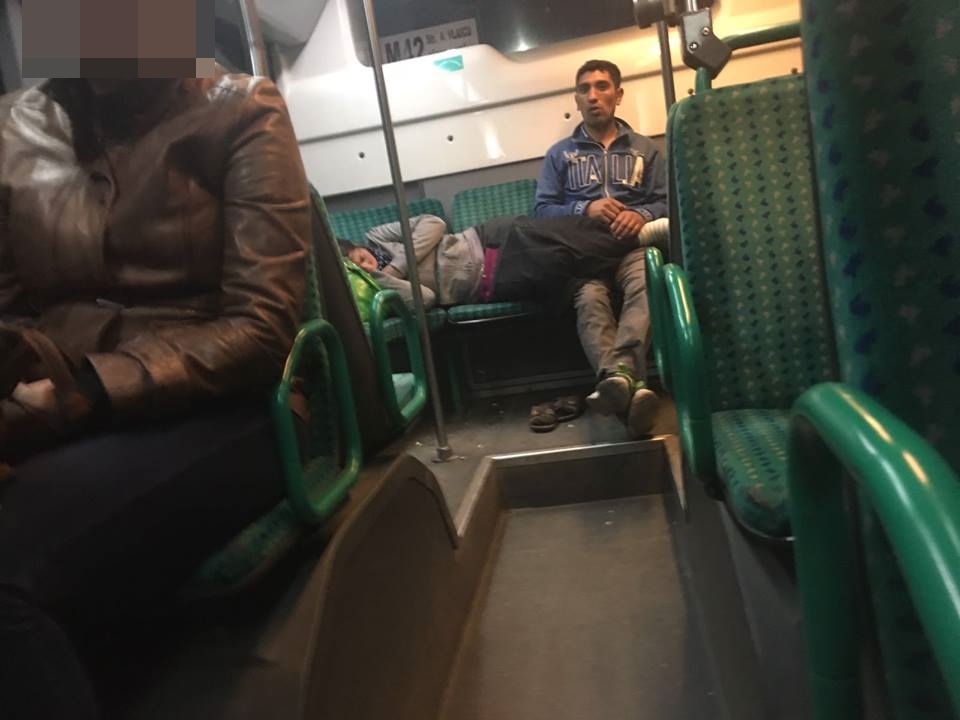 Apahidenii vor ca autobuzul M41 să fie patrulat mai des de Poliție. Oamenii s-au săturat de comportamentul necivilizat al unor&nbsp;conaționali