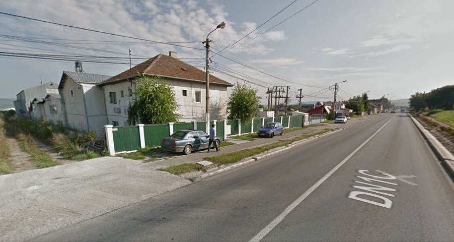 Canalizarea a refulat în zona gării Apahida, în apropierea unei fabrici de alimente. Mirosul este&nbsp;insuportabil