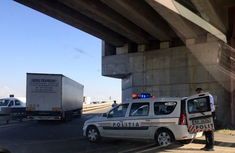 Accident la podul de la Dezmir! Un biciclist a fost accidentat de un TIR
