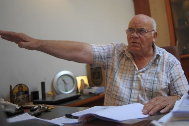 Ionel Fărcaș, primar în Apahida timp de 36 de ani: ”Îl văd pe Fati ca pe un om cu vederi înguste. El știe atât: să respecte programul, să vină la șapte și să plece la trei. În rest nu are viziuni și nu are calități de&nbsp;gospodar”