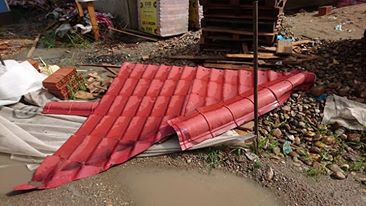 Vântul puternic a smuls acoperișurile unor case și blocuri din&nbsp;Apahida