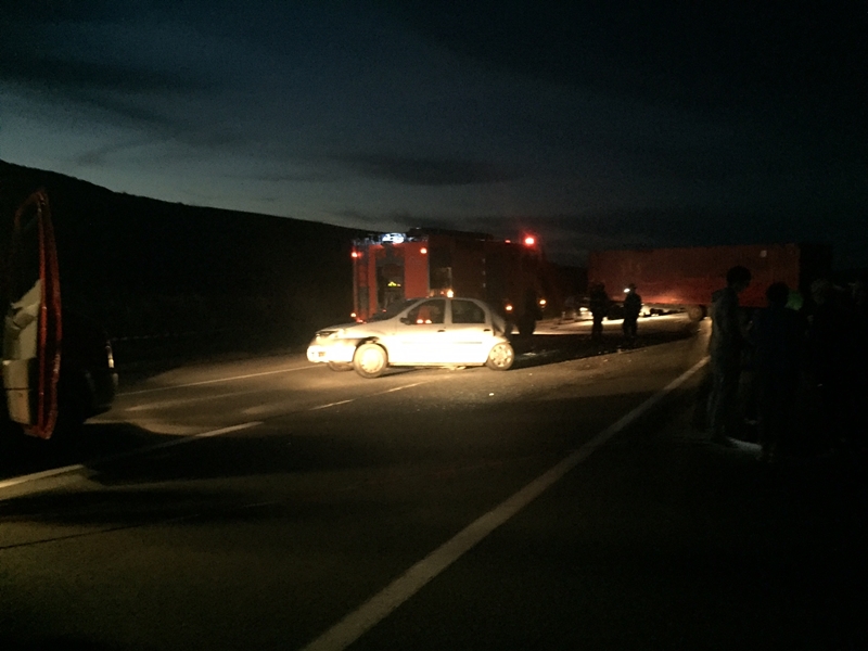 Accident grav la Jucu. DN 1 este blocat. Un TIR a fost la un pas să facă un prăpăd
