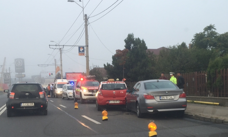 Accident la Ambient! Un BMW la un pas de a se face praf