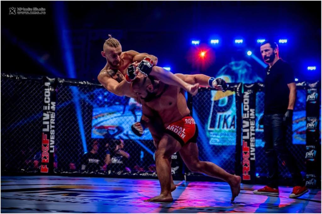 Campion mondial de MMA, Ciprian Mariș și-a petrecut Crăciunul la Apahida, alături de familie și de prieteni.