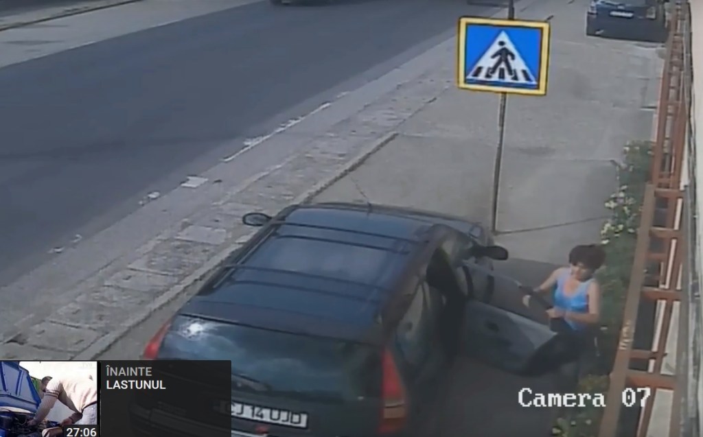 Cât de proști pot fi unii oameni! A furat trei ghivece de flori chiar de sub o cameră de luat&nbsp;vederi