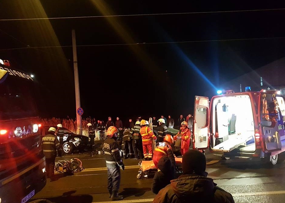 Accident grav pe Bulevardul Muncii. Opt persoane sunt rănite. Autorul conducea un BMW