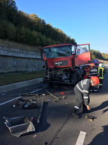 Un TIR s-a ciocnit cu o BASCULANTĂ pe centura de la&nbsp;Apahida.