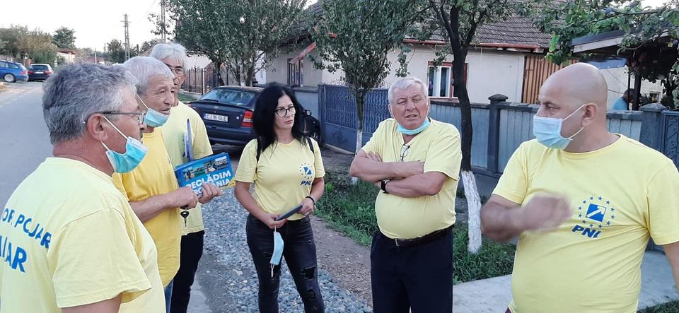 Postările candidatului PNL Jucu: ”vând ouă” sau ”caut piese de&nbsp;tractor”