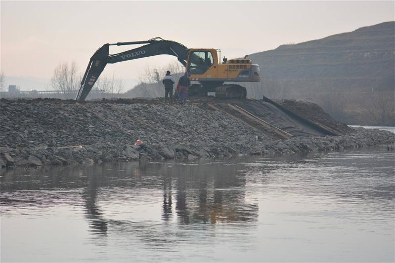 Alin Tișe nu a rezolvat problemele exproprierilor terenurilor de la Someș. Apahidenii i-au adus aminte de&nbsp;asta!
