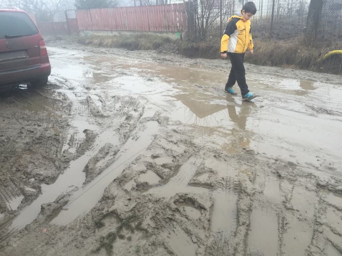 Cum arăta Sânnicoară acum patru ani și cum arată acum! Imaginile sunt parcă din Evul&nbsp;Mediu!