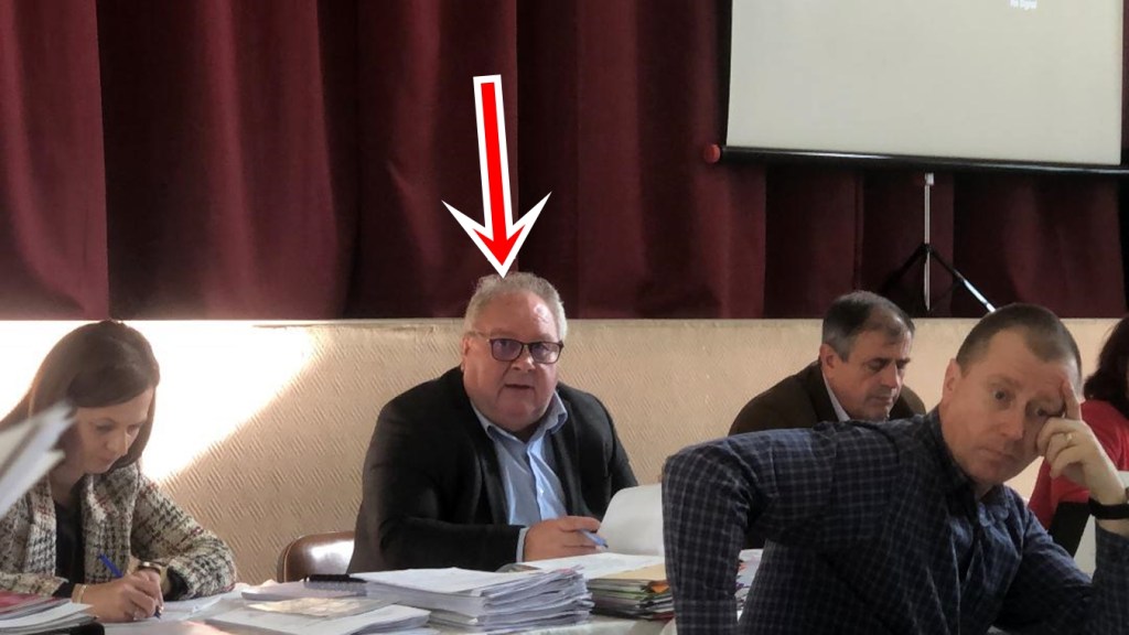 Doar în România nu te intreabă nimeni nimic. Secretarul David construiește un cartier de case la&nbsp;Câmpenești