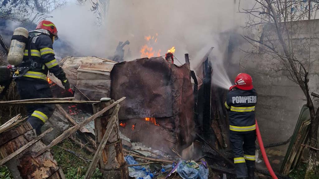 Incendiu la Apahida. Pompierii sunt la fața&nbsp;locului
