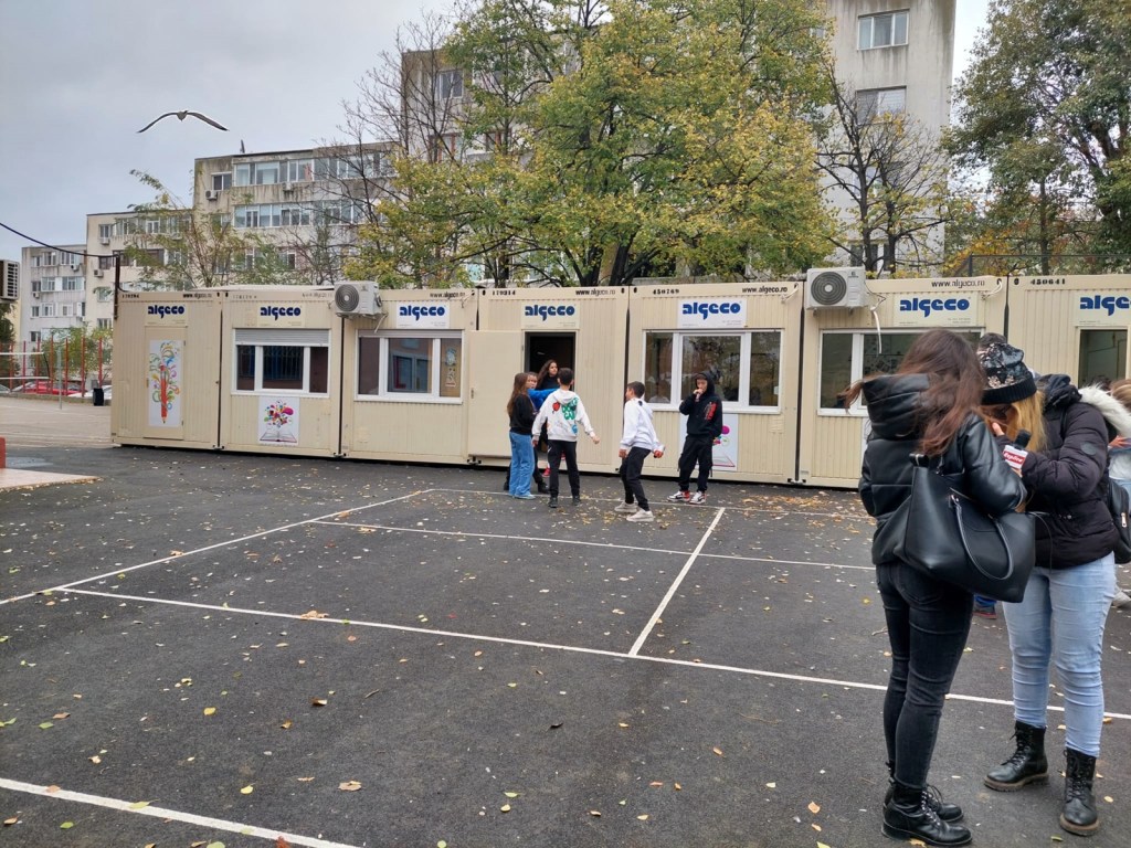 Liberalii vor să trimită elevii din Apahida să învețe în containere, ca la Pata&nbsp;Rât