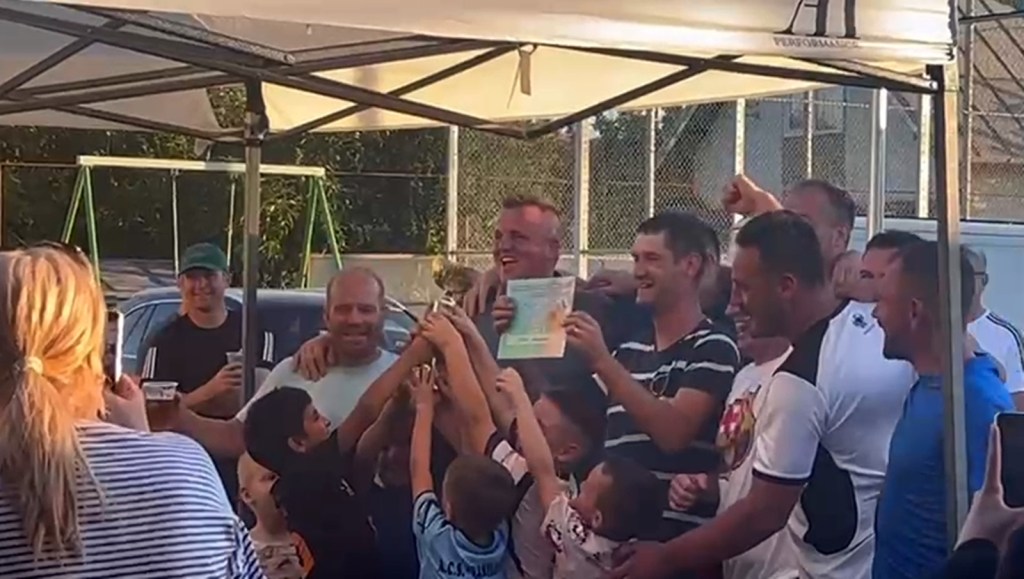 Sânnicoara în sărbătoare: fotbal, mici, bere și voie bună pe noul teren&nbsp;sintetic